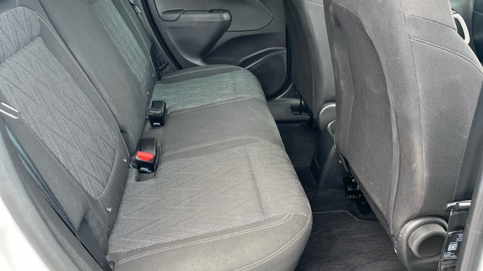 Vauxhall Crossland X 1.2T [110] Griffin 5dr [6 Spd] [Start Stop] Petrol Hatchback - Image 16