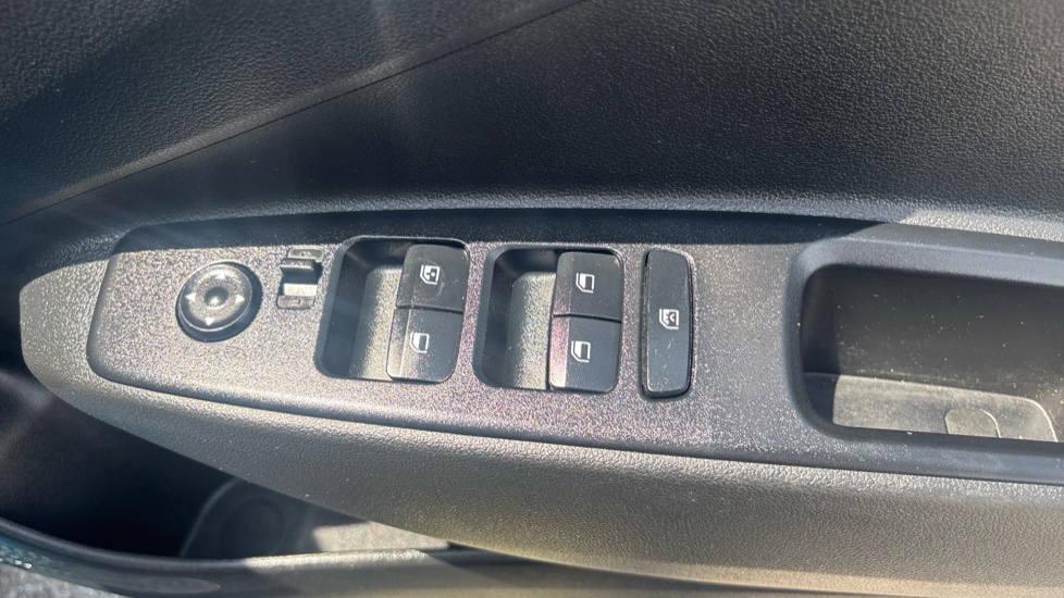 Hyundai i10 1.2 MPi SE Connect 5dr Auto Petrol Hatchback - Image 37