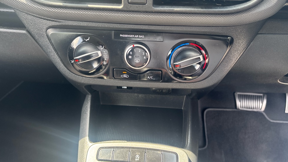 Hyundai i10 1.2 MPi SE Connect 5dr Auto Petrol Hatchback - Image 42
