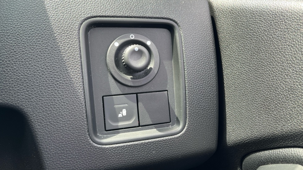 Dacia Duster 1.3 TCe 130 Prestige 5dr Petrol Estate - Image 26