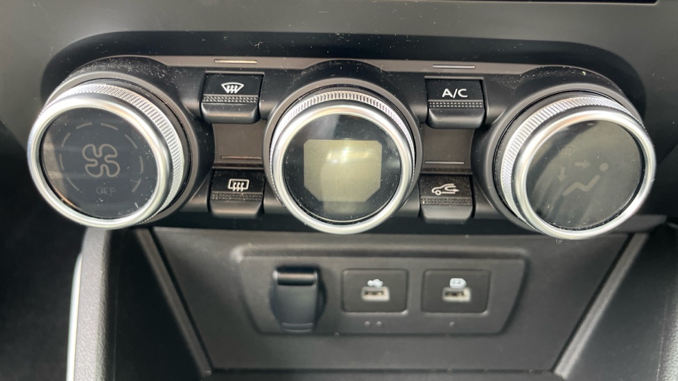 Dacia Duster 1.3 TCe 130 Prestige 5dr Petrol Estate - Image 33