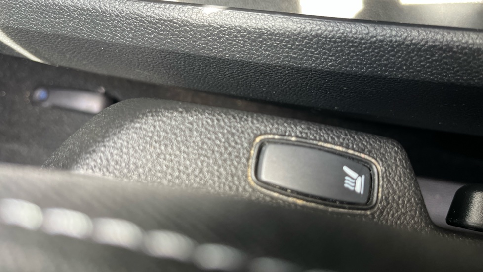 Dacia Duster 1.3 TCe 130 Prestige 5dr Petrol Estate - Image 45
