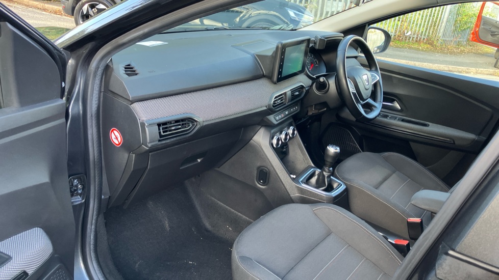 Dacia Jogger 1.0 TCe Extreme SE 5dr Petrol Estate - Image 9