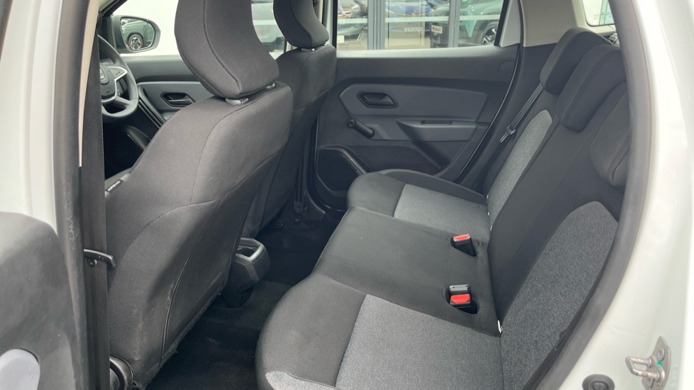 Dacia Duster 1.0 TCe 100 Essential 5dr Bi Fuel Estate - Image 16