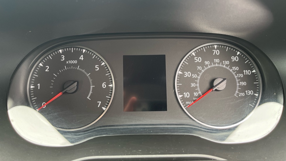 Dacia Duster 1.0 TCe 100 Essential 5dr Bi Fuel Estate - Image 18