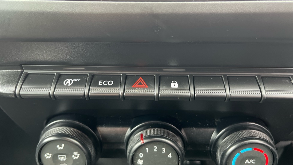 Dacia Duster 1.0 TCe 100 Essential 5dr Bi Fuel Estate - Image 31