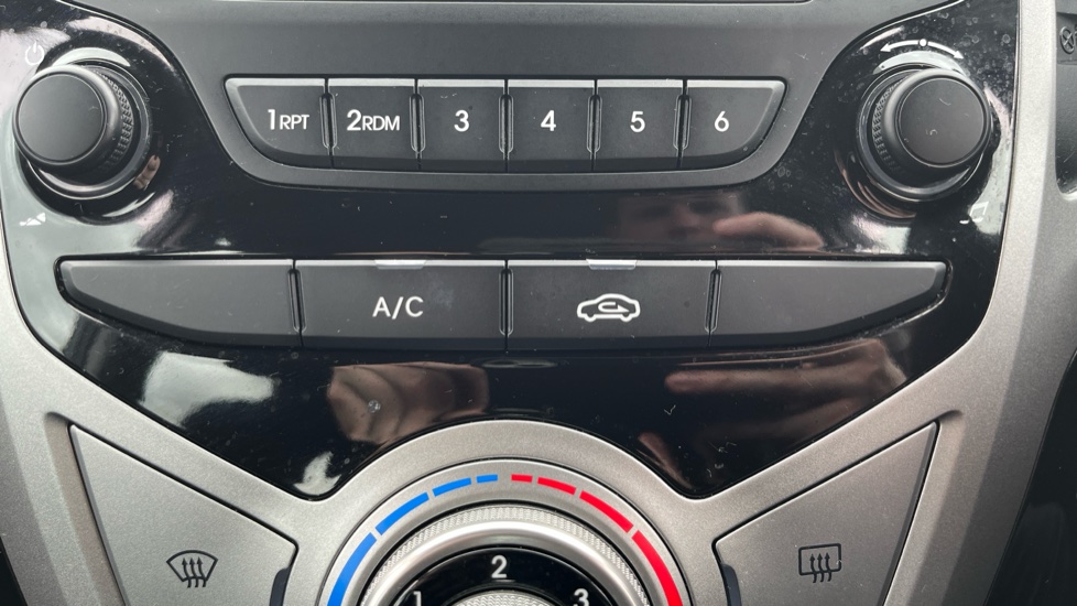 Hyundai ix20 1.4 Blue Drive SE 5dr Petrol Hatchback - Image 33