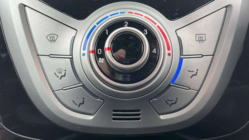 Hyundai ix20 1.4 Blue Drive SE 5dr Petrol Hatchback - Image 34