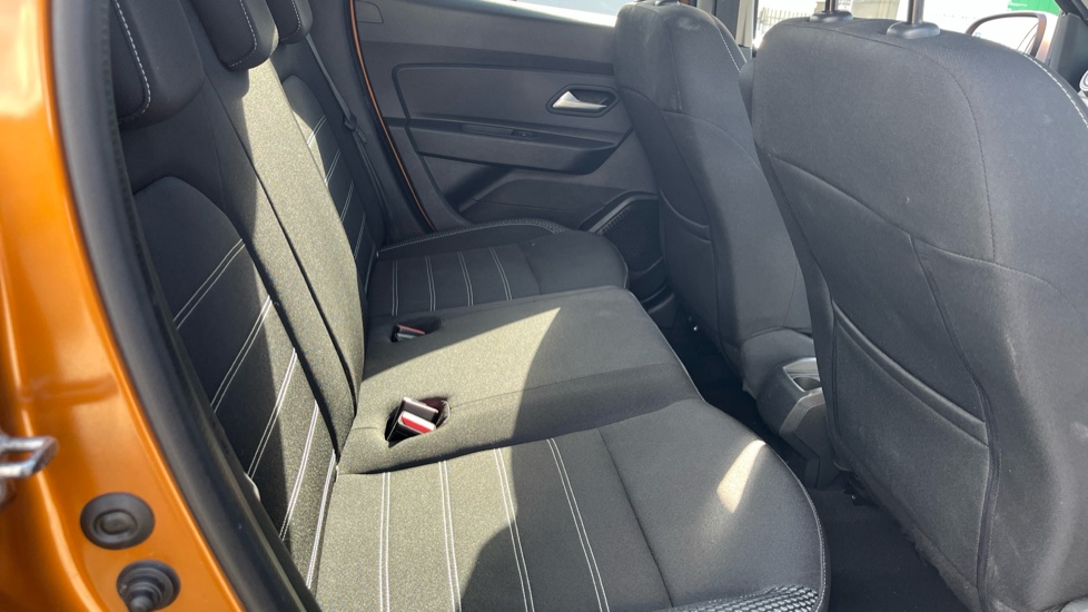 Dacia Duster 1.0 TCe 100 Prestige 5dr Bi Fuel Estate - Image 16