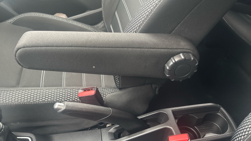 Dacia Duster 1.0 TCe 100 Prestige 5dr Bi Fuel Estate - Image 33