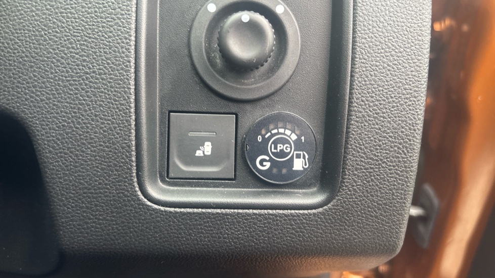 Dacia Duster 1.0 TCe 100 Prestige 5dr Bi Fuel Estate - Image 37