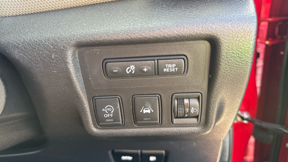 Nissan Micra 0.9 IG-T N-Connecta 5dr Petrol Hatchback - Image 23