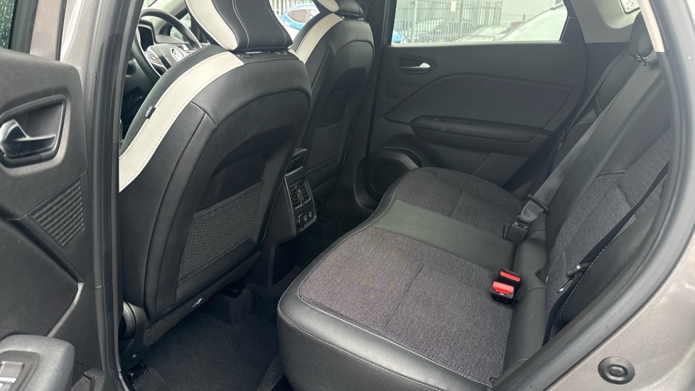 Renault Captur 1.6 E-Tech full hybrid 145 Techno 5dr Auto Hybrid Hatchback - Image 16