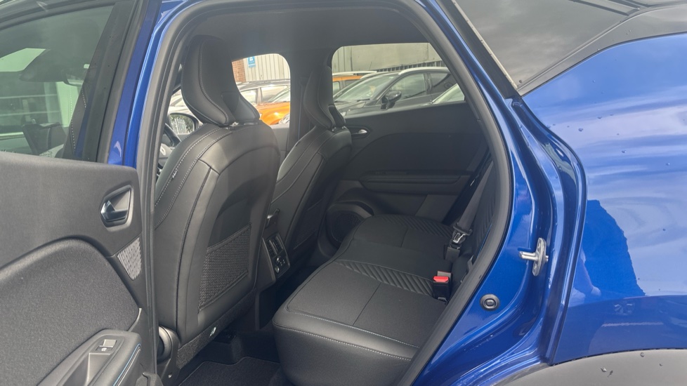 Renault Captur 1.8 E-Tech Full Hybrid 160 Esprit Alpine 5dr Auto Hybrid Hatchback - Image 16