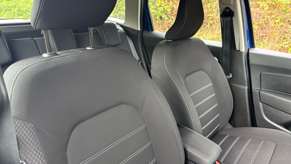 Dacia Duster 1.0 TCe 90 Expression 5dr Petrol Estate - Image 50