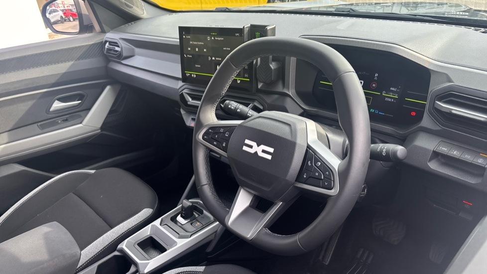 Dacia Duster 1.8 Hybrid 155 Journey 5dr Auto Hybrid Estate - Image 11
