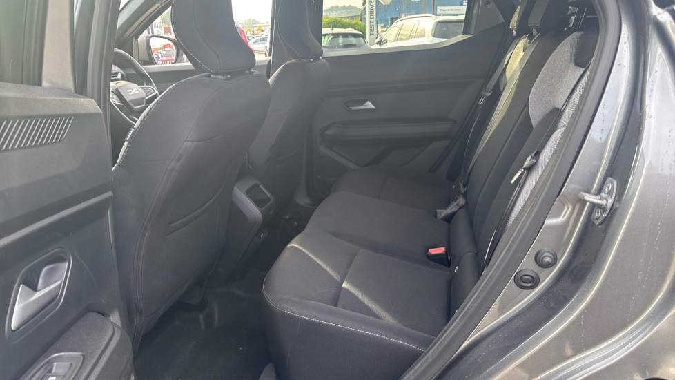Dacia Duster 1.8 Hybrid 155 Journey 5dr Auto Hybrid Estate - Image 16