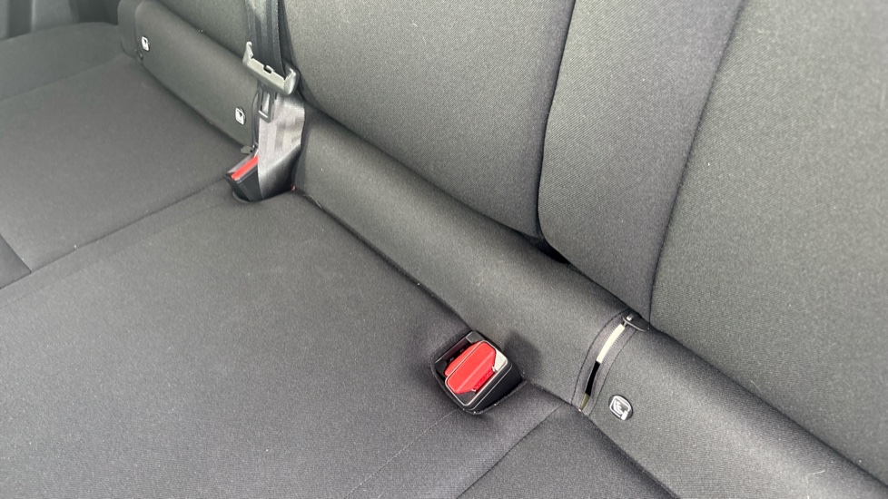 Dacia Duster 1.8 Hybrid 155 Journey 5dr Auto Hybrid Estate - Image 17