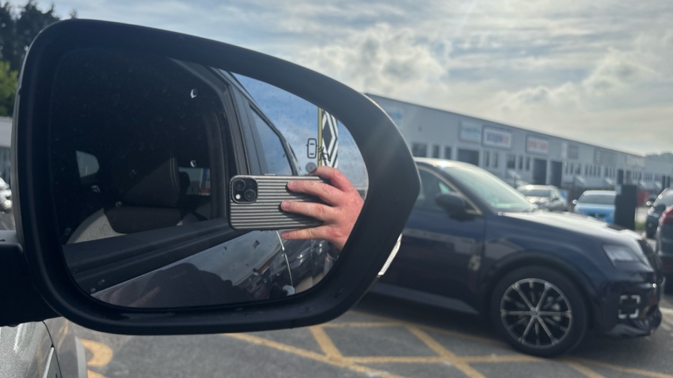 Dacia Duster 1.8 Hybrid 155 Journey 5dr Auto Hybrid Estate - Image 32
