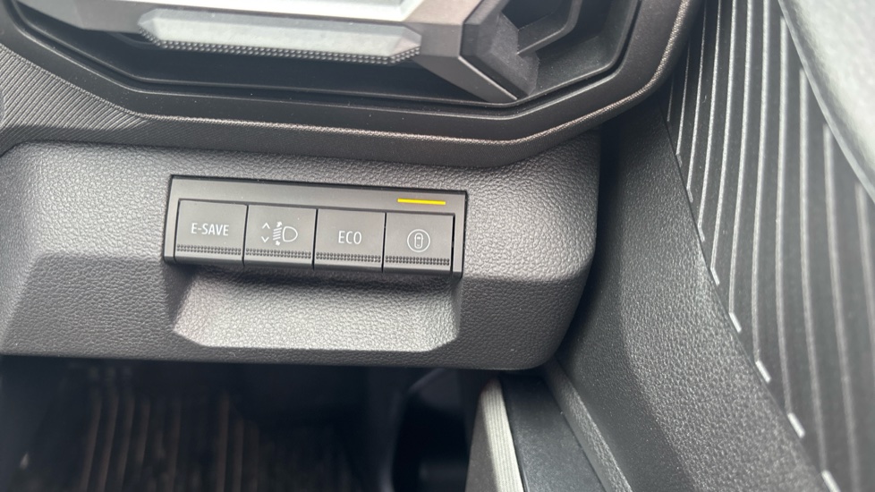 Dacia Duster 1.8 Hybrid 155 Journey 5dr Auto Hybrid Estate - Image 36