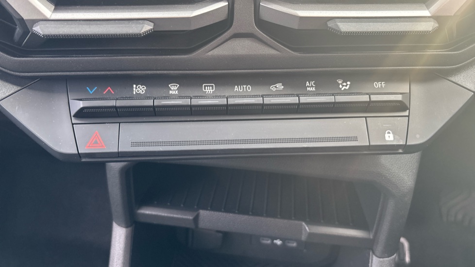 Dacia Duster 1.8 Hybrid 155 Journey 5dr Auto Hybrid Estate - Image 42