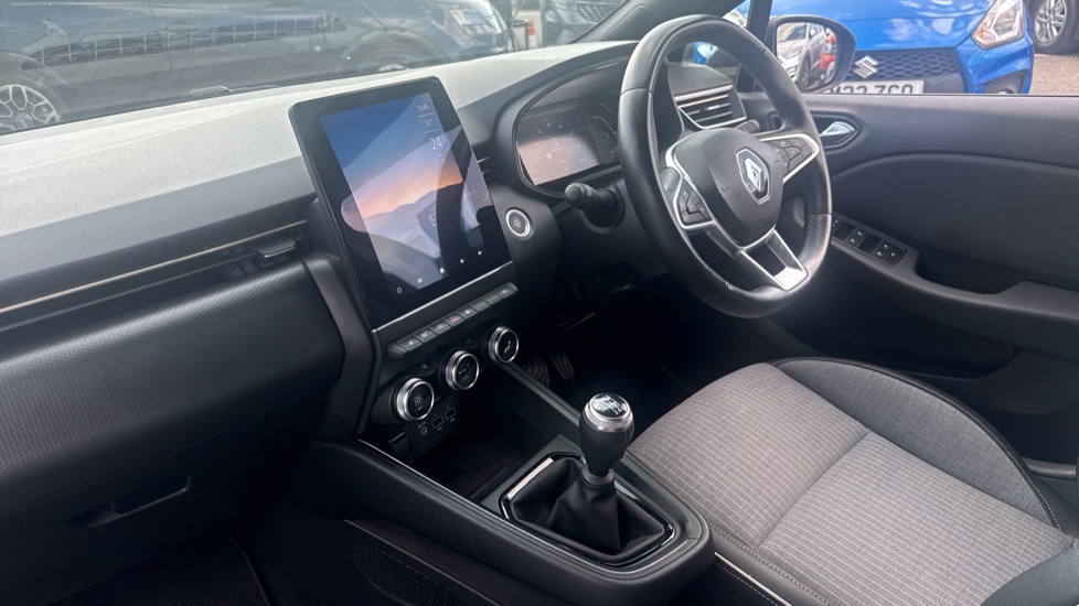 Renault Clio 1.0 TCe 90 Lutecia SE 5dr Petrol Hatchback - Image 9