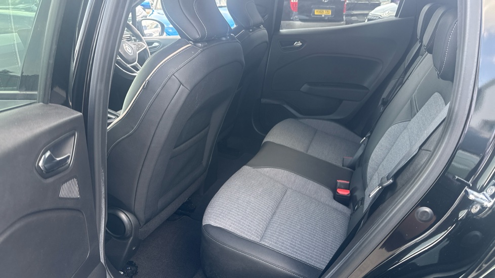 Renault Clio 1.0 TCe 90 Lutecia SE 5dr Petrol Hatchback - Image 16