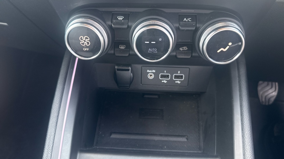 Renault Clio 1.0 TCe 90 Lutecia SE 5dr Petrol Hatchback - Image 36