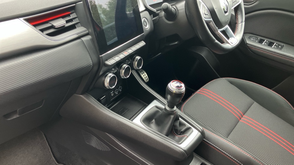 Renault Captur 1.3 Mild hybrid 140 R.S. Line 5dr Petrol Hatchback - Image 13