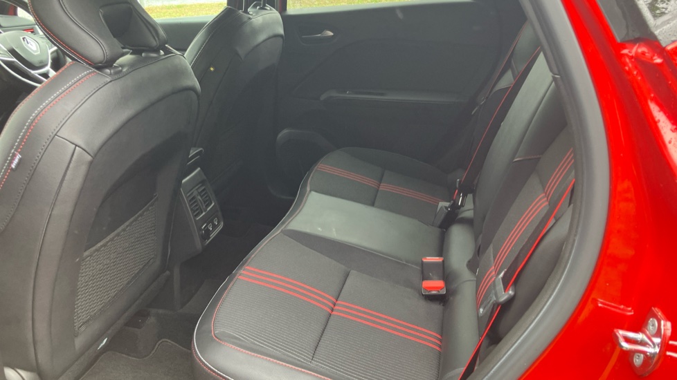 Renault Captur 1.3 Mild hybrid 140 R.S. Line 5dr Petrol Hatchback - Image 16