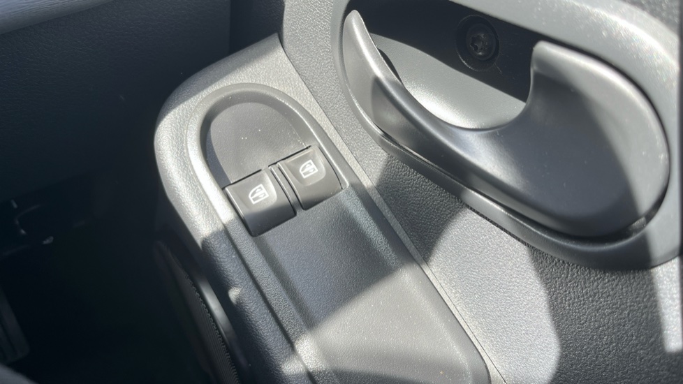 Dacia Duster 1.6 Access 5dr Petrol Estate - Image 8