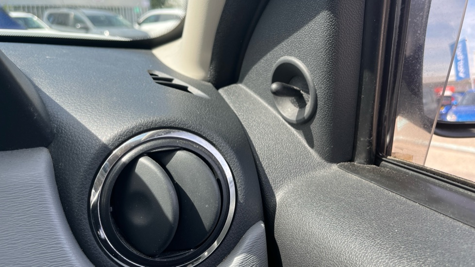 Dacia Duster 1.6 Access 5dr Petrol Estate - Image 24
