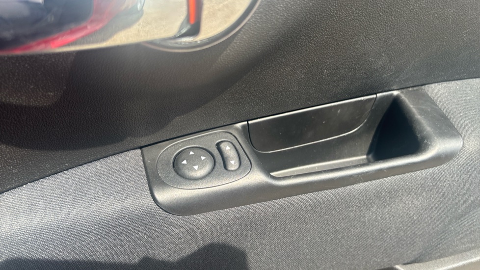 Fiat 500 1.2 Lounge 3dr Petrol Hatchback - Image 40