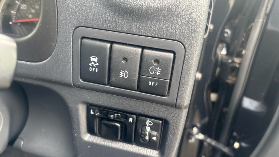 Suzuki Jimny 1.3 VVT SZ4 3dr Petrol Estate - Image 32