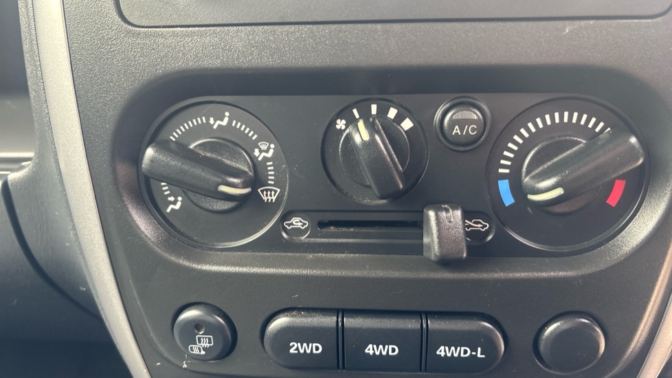 Suzuki Jimny 1.3 VVT SZ4 3dr Petrol Estate - Image 34