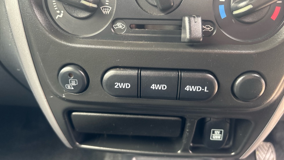 Suzuki Jimny 1.3 VVT SZ4 3dr Petrol Estate - Image 35