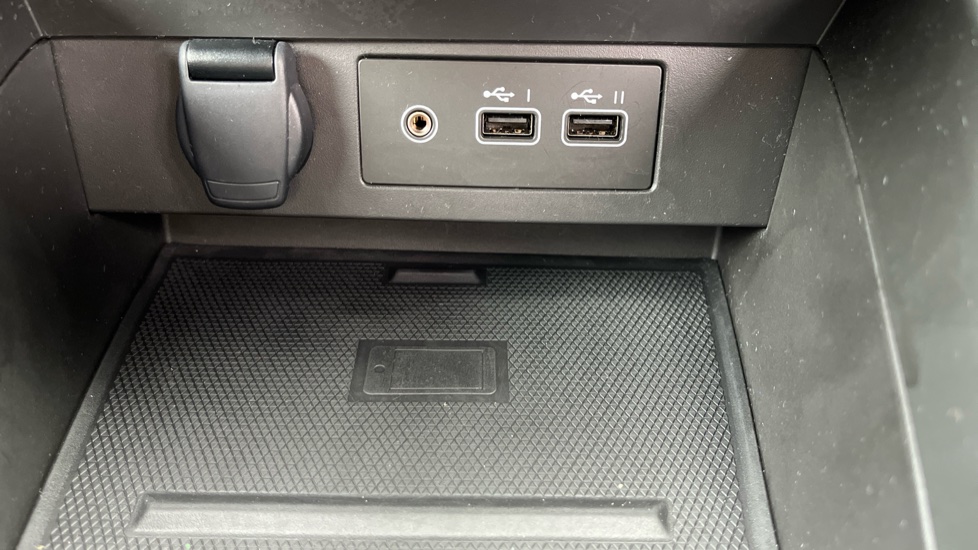 Renault Clio 1.0 TCe 90 Esprit Alpine 5dr Petrol Hatchback - Image 31