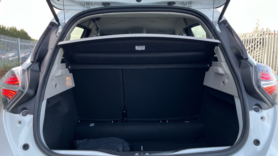Renault Zoe 100kW Iconic R135 50kWh Boost Charge 5dr Auto Electric Hatchback - Image 4