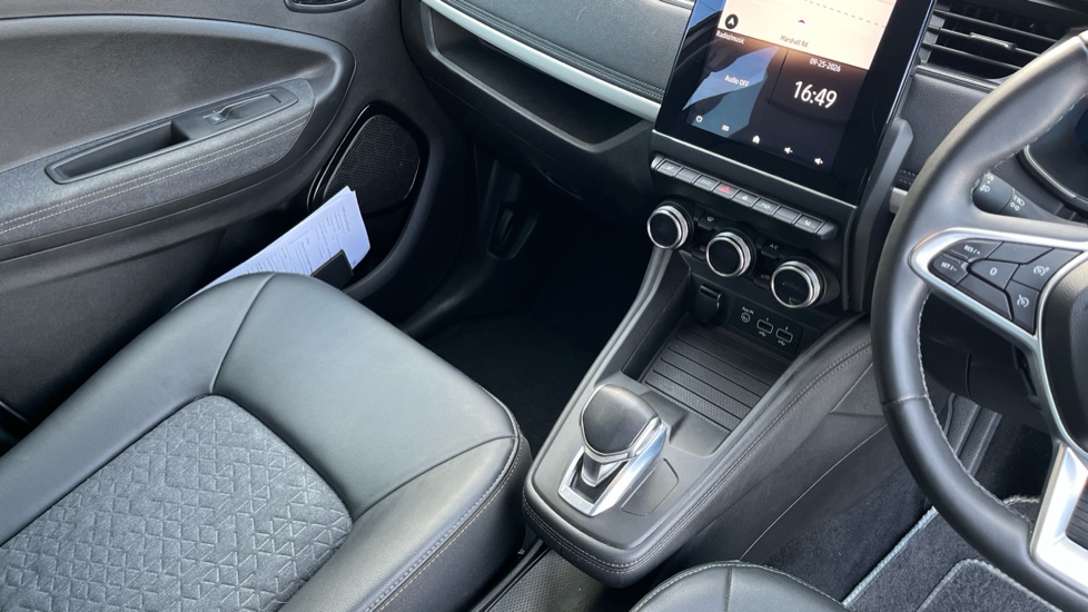 Renault Zoe 100kW Iconic R135 50kWh Boost Charge 5dr Auto Electric Hatchback - Image 14