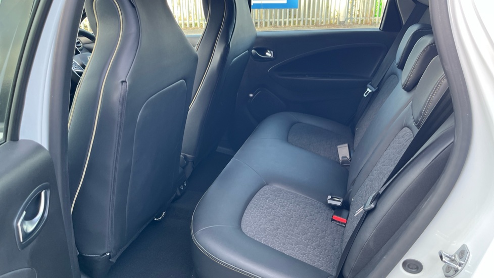 Renault Zoe 100kW Iconic R135 50kWh Boost Charge 5dr Auto Electric Hatchback - Image 16