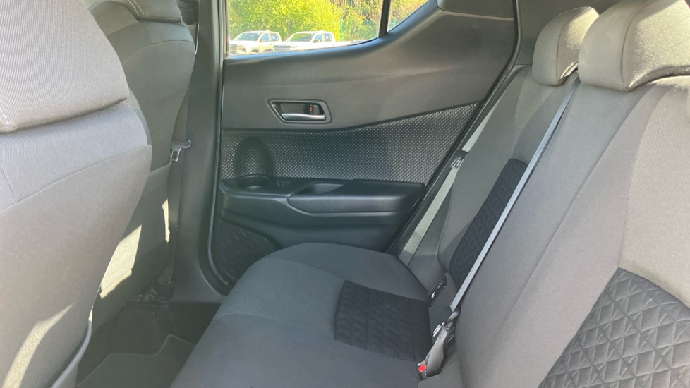 Toyota C-HR 1.8 Hybrid Design 5dr CVT Hybrid Hatchback - Image 15