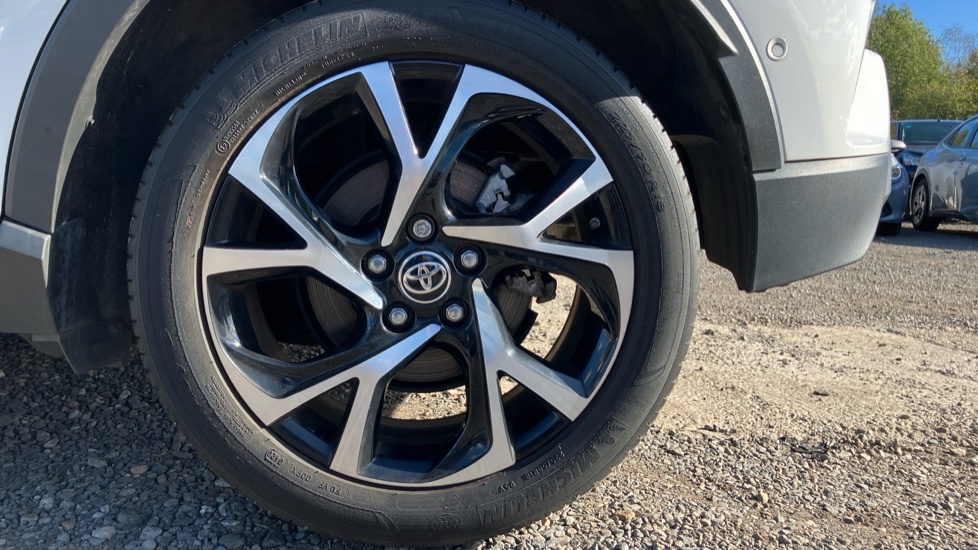 Toyota C-HR 1.8 Hybrid Design 5dr CVT Hybrid Hatchback - Image 25