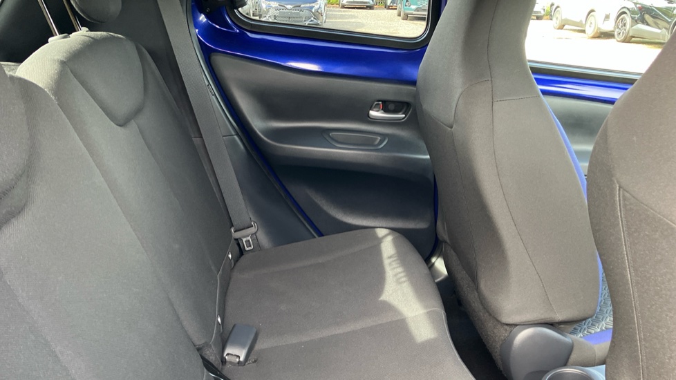 Toyota Aygo X 1.0 VVT-i Edge 5dr Petrol Hatchback - Image 8