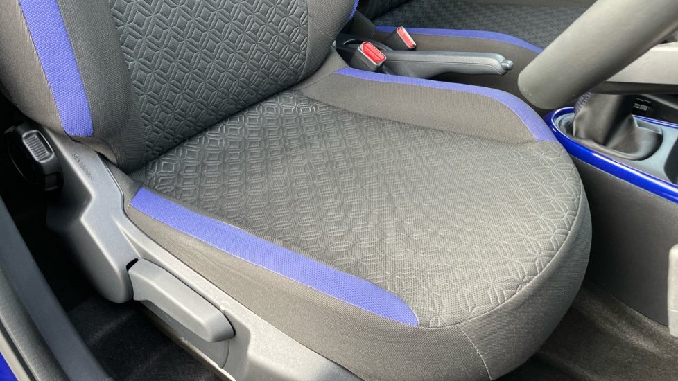 Toyota Aygo X 1.0 VVT-i Edge 5dr Petrol Hatchback - Image 17