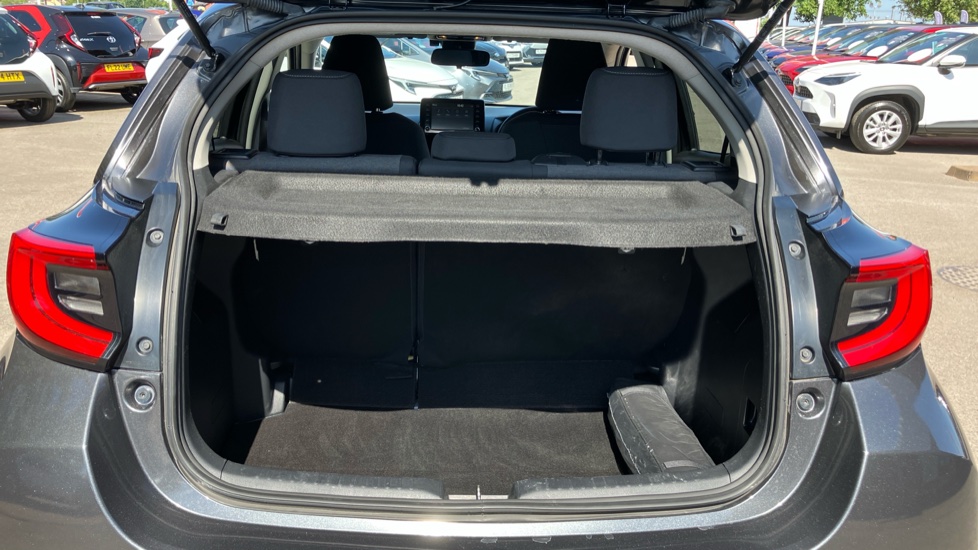 Toyota Yaris 1.5 Hybrid Design 5dr CVT Hybrid Hatchback - Image 13