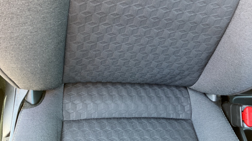 Toyota Yaris 1.5 Hybrid Design 5dr CVT Hybrid Hatchback - Image 14