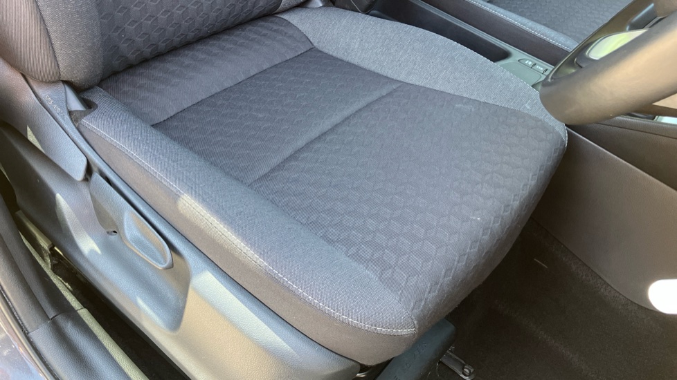 Toyota Yaris 1.5 Hybrid Design 5dr CVT Hybrid Hatchback - Image 17
