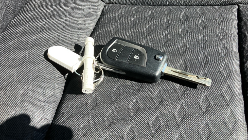 Toyota Yaris 1.5 Hybrid Design 5dr CVT Hybrid Hatchback - Image 28