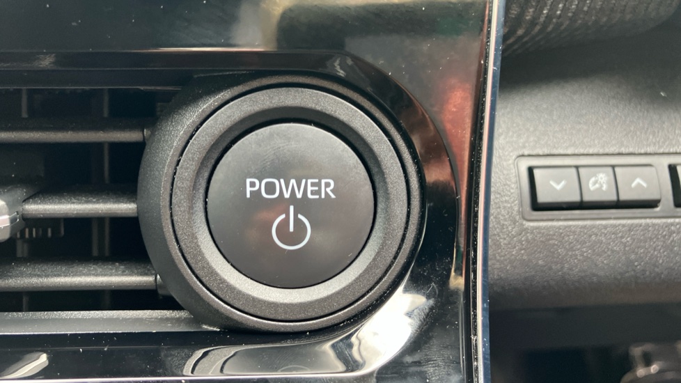 Toyota bZ4X 160kW Motion 71.4kWh 5dr Auto AWD [11kW] Electric Hatchback - Image 16
