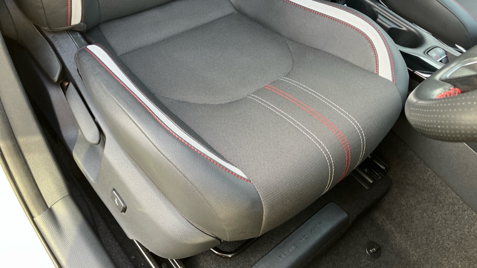 Toyota Corolla 1.8 VVT-i Hybrid GR Sport 5dr CVT Hybrid Hatchback - Image 17